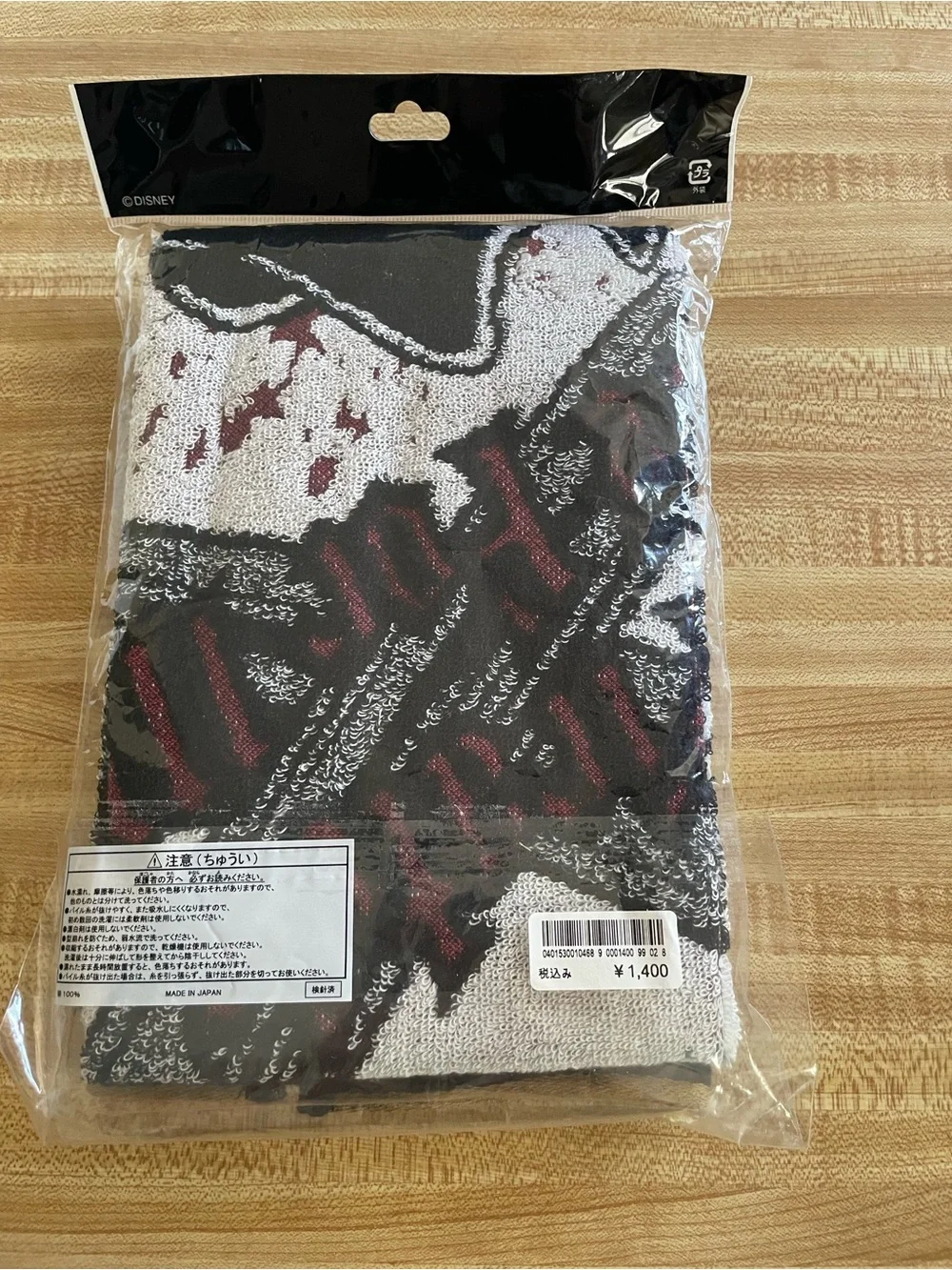 Disney Tokyo Disneyland Black White Maroon Mickey Pirate Bath Towel